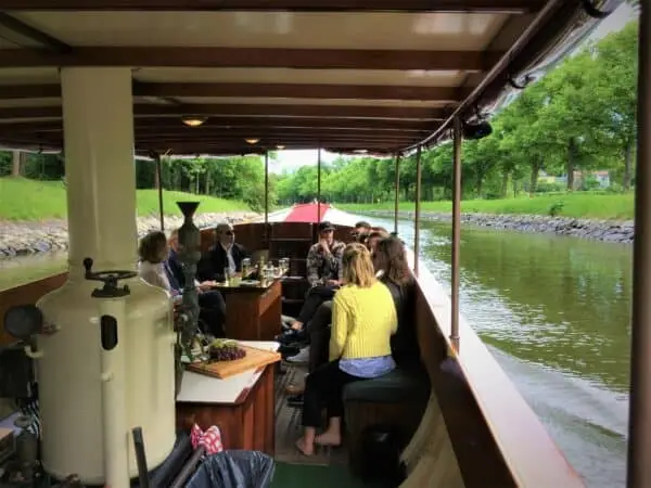 Champagne Boat tour - Image 4